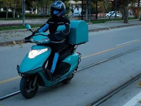 Motokurye skuter ve motosiklet suruculerine trafik yasagi cVZ6xkbN